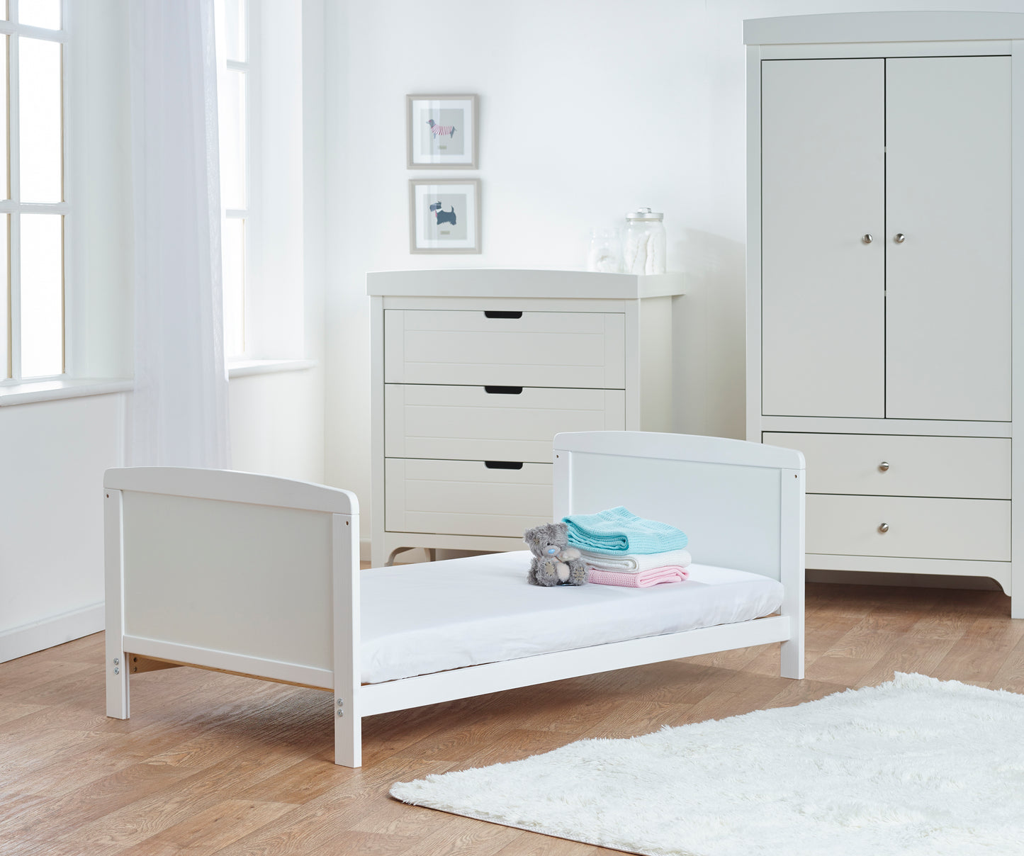 Kinder Valley 2-in-1 Sydney Cot Bed - White