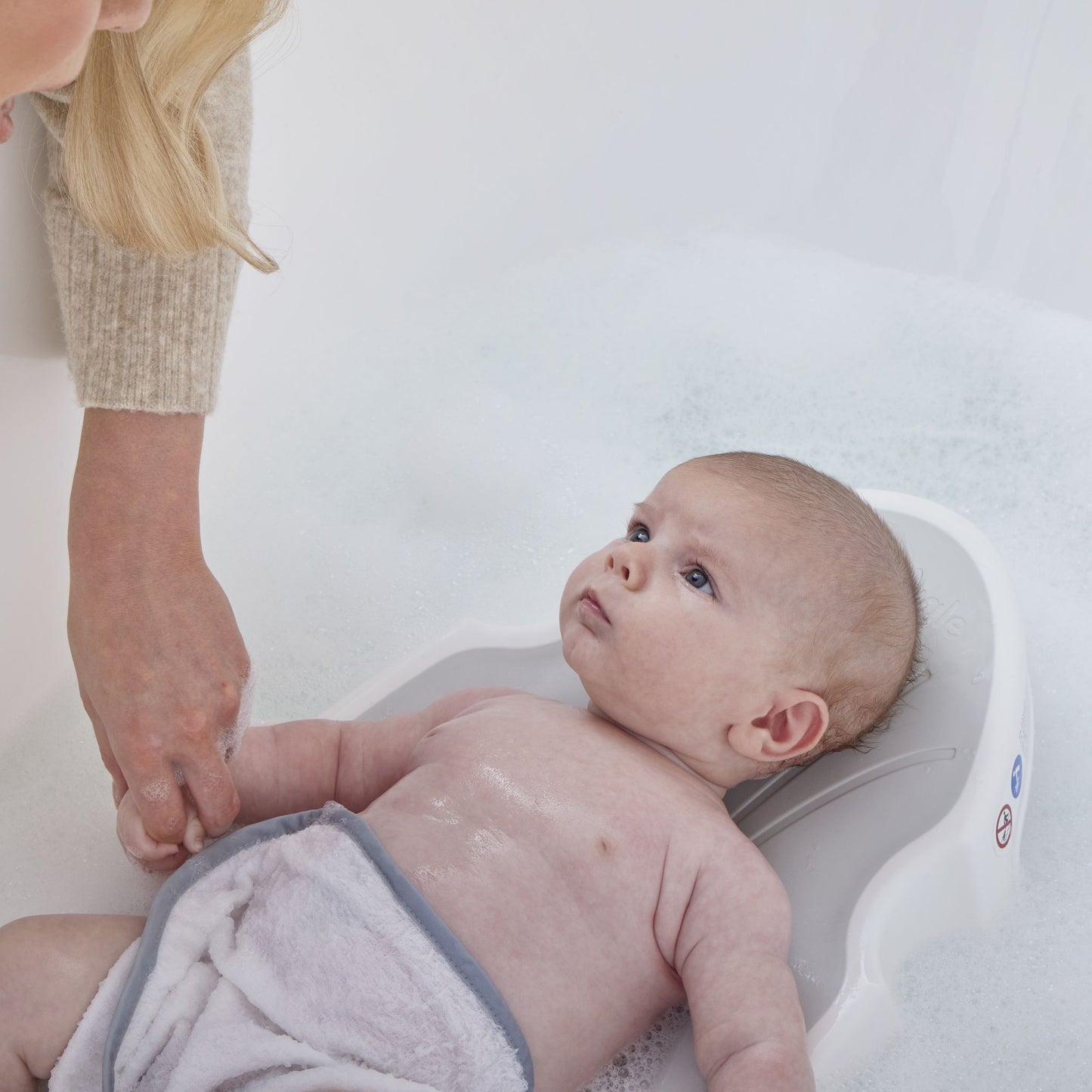Shnuggle Newborn Baby Bath Support, Ergonomic, Non-Slip & Quick-Dry, From 0-6 months