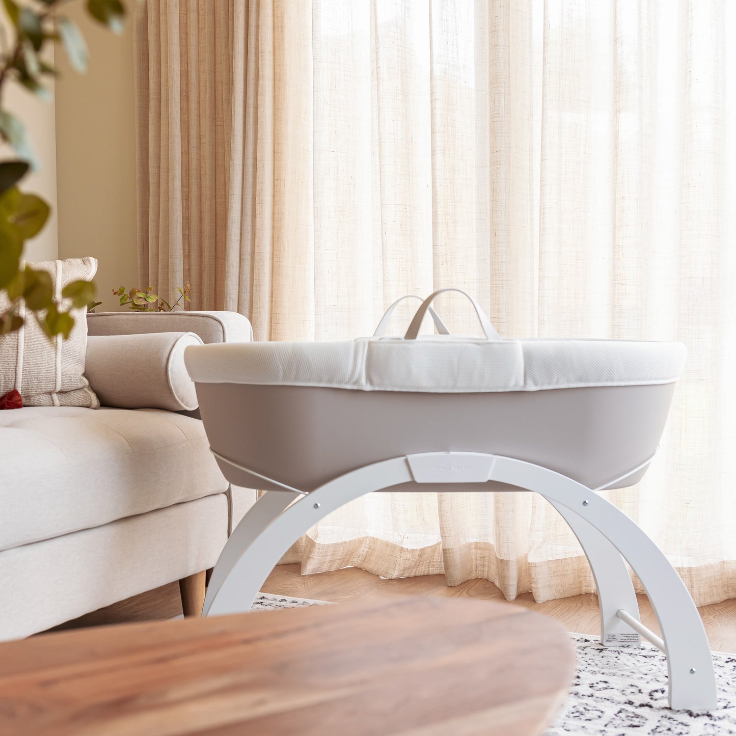 Shnuggle Dreami Moses Basket & Stand